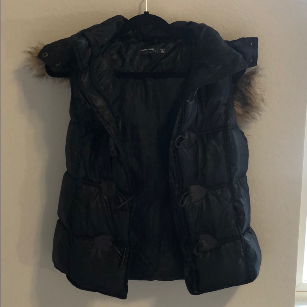 Black puffy vest
